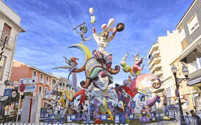 Dénia, la ciudad que emociona con sus fiestas